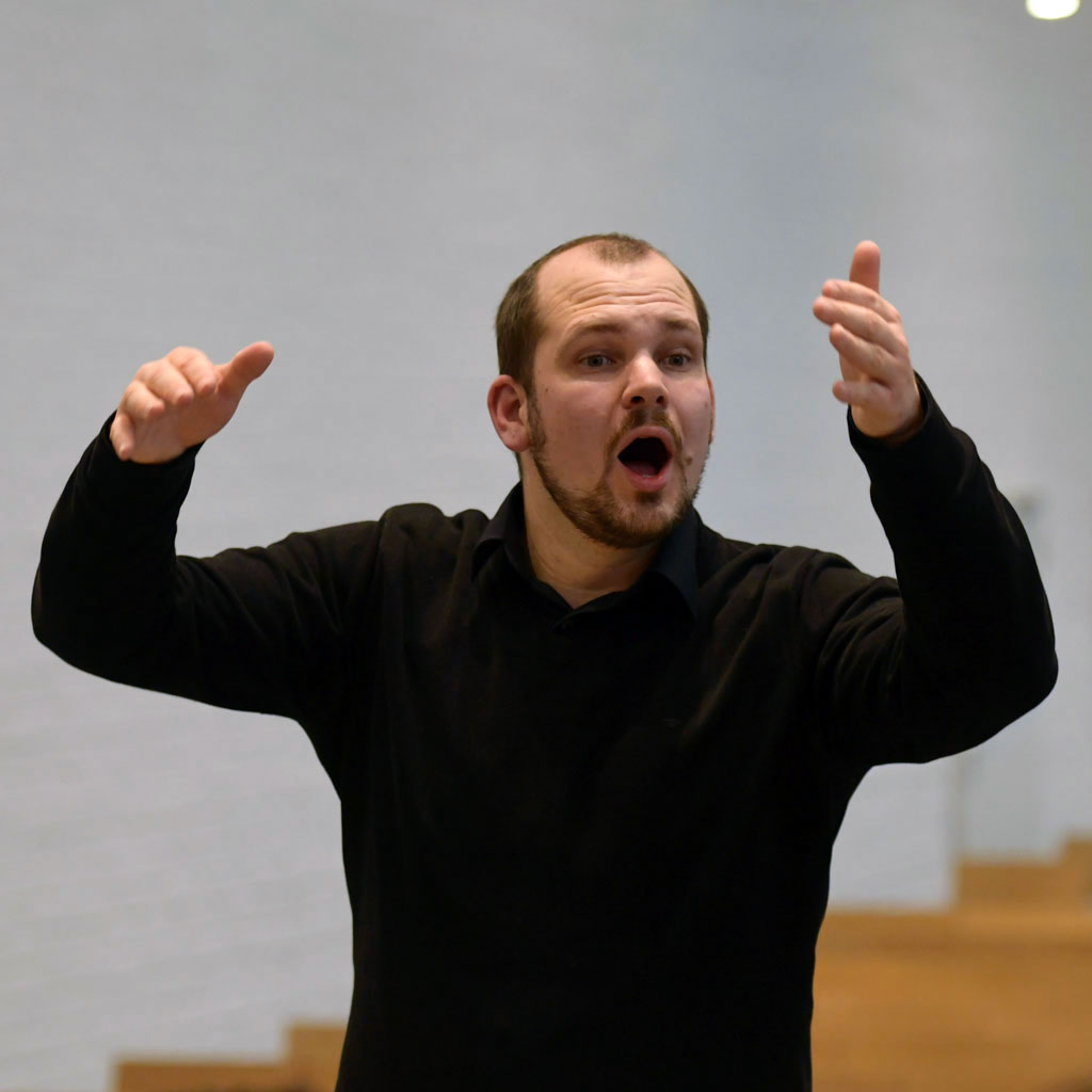 Chorleiter Julian Hollung
